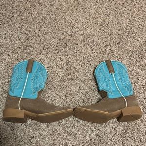 Size 7.5 Ariat teal boots